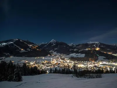 Ein allgemeiner Bergblick oder ein Berglick von der Ferienwohnung aus