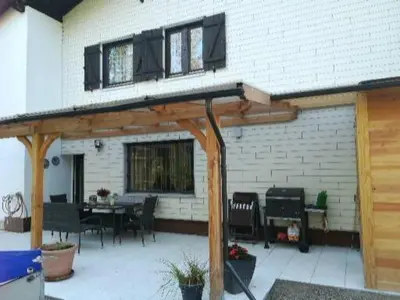 Das Gebäude in dem sich die Ferienwohnung befindet