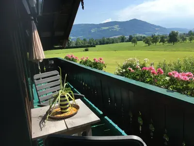 Ein allgemeiner Bergblick oder ein Berglick von der Ferienwohnung aus