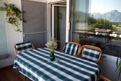 Ein allgemeiner Bergblick oder ein Berglick von der Ferienwohnung aus