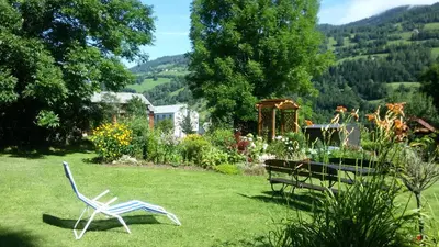 Ein Garten an der Unterkunft Pension Strauss