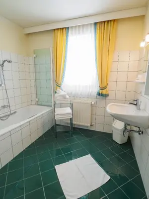 Ein Badezimmer in der Unterkunft Aparthotel Alpina