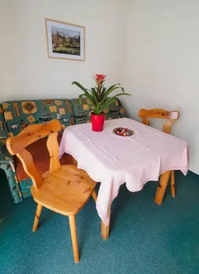 Ein Sitzbereich in der Unterkunft Haus Winkler