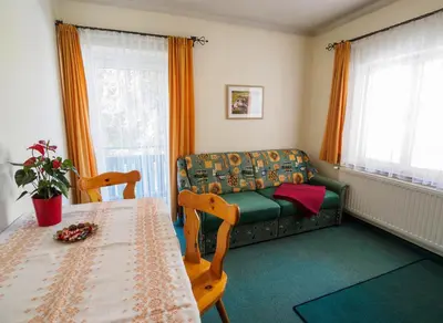 Ein Sitzbereich in der Unterkunft Haus Winkler