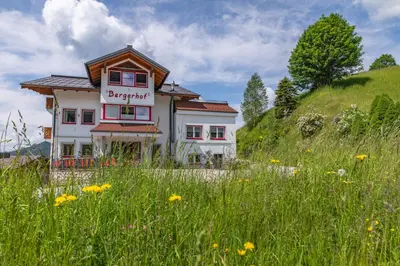 Das Gebäude in dem sich die Pension befindet
