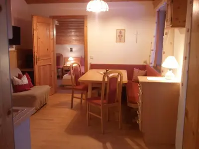 Ein Sitzbereich in der Unterkunft Biobauernhof Windbachgut