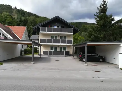 Das Gebäude in dem sich die Ferienwohnung befindet