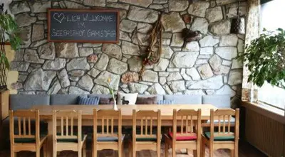 Ein Sitzbereich in der Unterkunft Seegasthof Gamsjaga