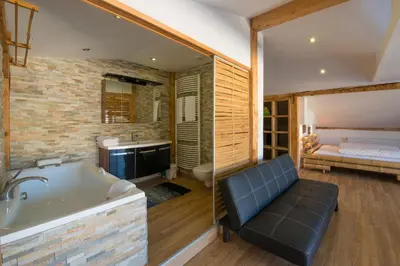 Ein Bett oder Betten in einem Zimmer der Unterkunft Schlafmeile Traunsee