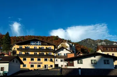 Ein allgemeiner Bergblick oder ein Berglick von der Pension aus