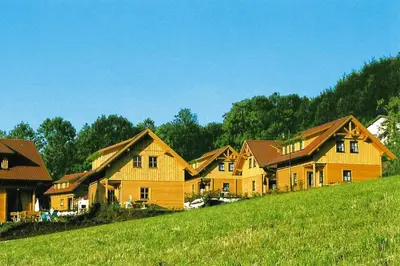 Das Gebäude in dem sich das Ferienhaus befindet