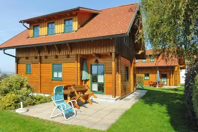 Das Gebäude in dem sich das Ferienhaus befindet