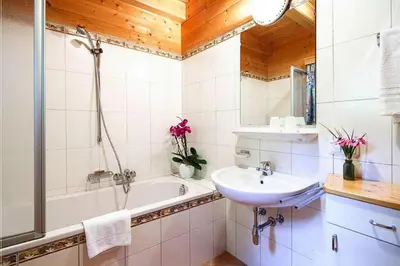 Ein Badezimmer in der Unterkunft Chalet near Kalkalpen National Park