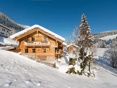 Chalet in St Martin with Sauna & Mountain Views im Winter