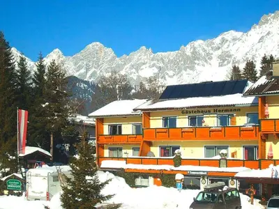 Ein allgemeiner Bergblick oder ein Berglick von der Ferienwohnung aus