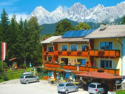 Ein allgemeiner Bergblick oder ein Berglick von der Ferienwohnung aus