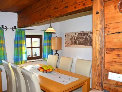 Ein Sitzbereich in der Unterkunft Farmhouse in Weißpriach near Mountain Lakes