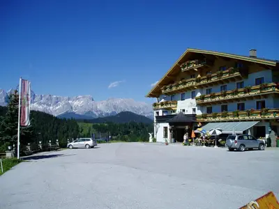 Ein allgemeiner Bergblick oder ein Berglick von der Pension aus