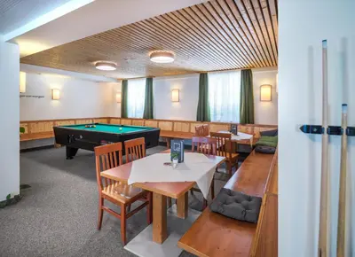Ein Billardtisch in der Unterkunft JUFA Hotel Bad Aussee