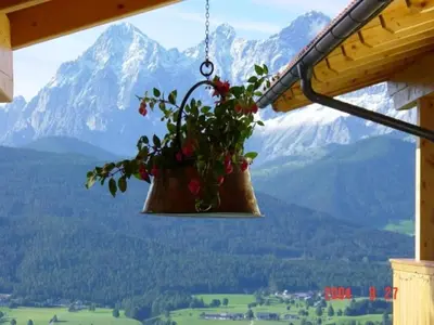 Ein allgemeiner Bergblick oder ein Berglick von der Ferienwohnung aus
