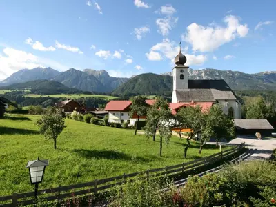 Ein allgemeiner Bergblick oder ein Berglick von der Ferienwohnung aus