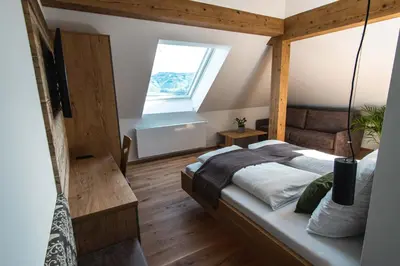 Ein Bett oder Betten in einem Zimmer der Unterkunft Hochhubergut