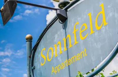 Ein Zertifikat, Auszeichnung, Logo oder anderes Dokument, das in der Unterkunft Urlaubsland Sonnfeld ausgestellt ist