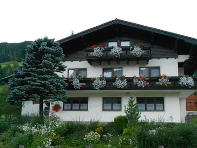 Das Gebäude in dem sich die Pension befindet
