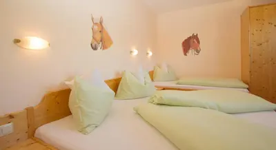 Ein Bett oder Betten in einem Zimmer der Unterkunft Abelhof