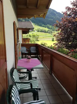 Ein allgemeiner Bergblick oder ein Berglick von der Ferienwohnung aus