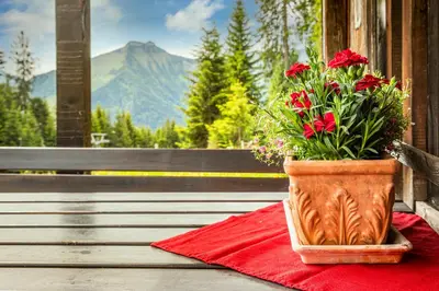 Ein allgemeiner Bergblick oder ein Berglick von des Chalets aus