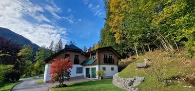 Das Gebäude in dem sich das Ferienhaus befindet