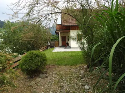 Ein Garten an der Unterkunft Ferienwohnung Schupfer - Free Parking, Seenähe & 5 Skigebieten
