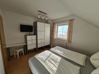 Ein Bett oder Betten in einem Zimmer der Unterkunft Ferienwohnung Schupfer - Free Parking, Seenähe & 5 Skigebieten