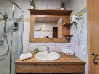 Ein Badezimmer in der Unterkunft Ferienwohnung Schupfer - Free Parking, Seenähe & 5 Skigebieten