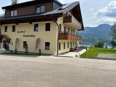 Ein allgemeiner Bergblick oder ein Berglick von des Gasthauses aus