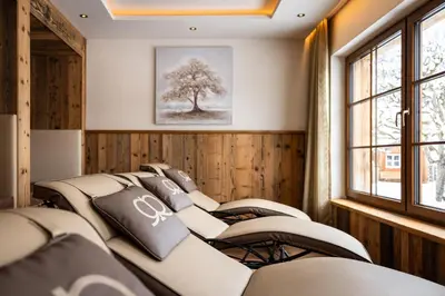 Ein Sitzbereich in der Unterkunft Hotel Garni Ransburgerhof