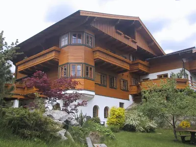 Ein Garten an der Unterkunft Chalet Lisa