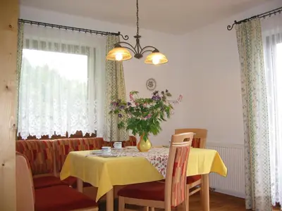 Ein Sitzbereich in der Unterkunft Biobauernhof Nussbaumer