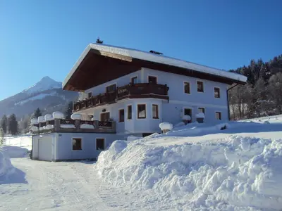 Ein allgemeiner Bergblick oder ein Berglick von der Ferienwohnung aus