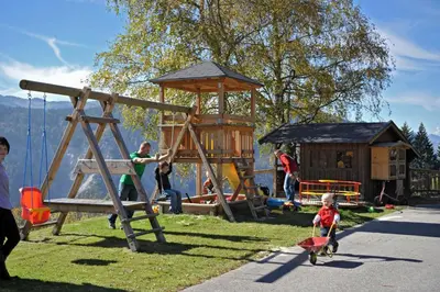 Ein Kinderspielbereich in der Unterkunft Pension Bergbauernhof Irxner