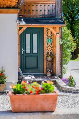 Ein Garten an der Unterkunft MaMi s Ferienwohnung Grundlsee