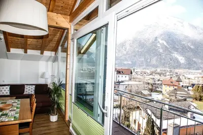 Ein allgemeiner Bergblick oder ein Berglick von des Bed & Breakfasts aus
