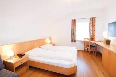 Ein Bett oder Betten in einem Zimmer der Unterkunft Pension Café Maier