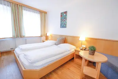 Ein Bett oder Betten in einem Zimmer der Unterkunft Pension Café Maier