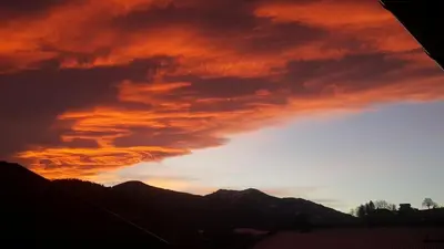 Ein allgemeiner Bergblick oder ein Berglick von der Ferienwohnung aus