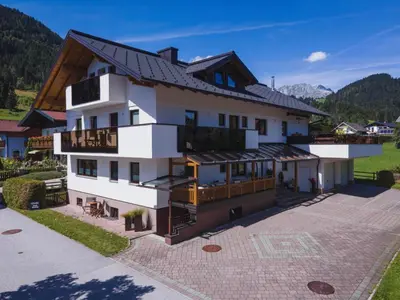 Ein allgemeiner Bergblick oder ein Berglick von der Ferienwohnung aus