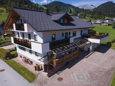 Ein allgemeiner Bergblick oder ein Berglick von der Ferienwohnung aus