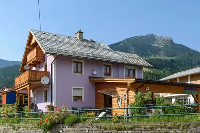 Ein allgemeiner Bergblick oder ein Berglick von der Ferienwohnung aus