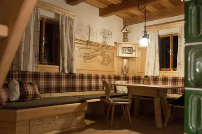 Ein Sitzbereich in der Unterkunft Kreitalm - Kraftplatz im Salzkammergut
